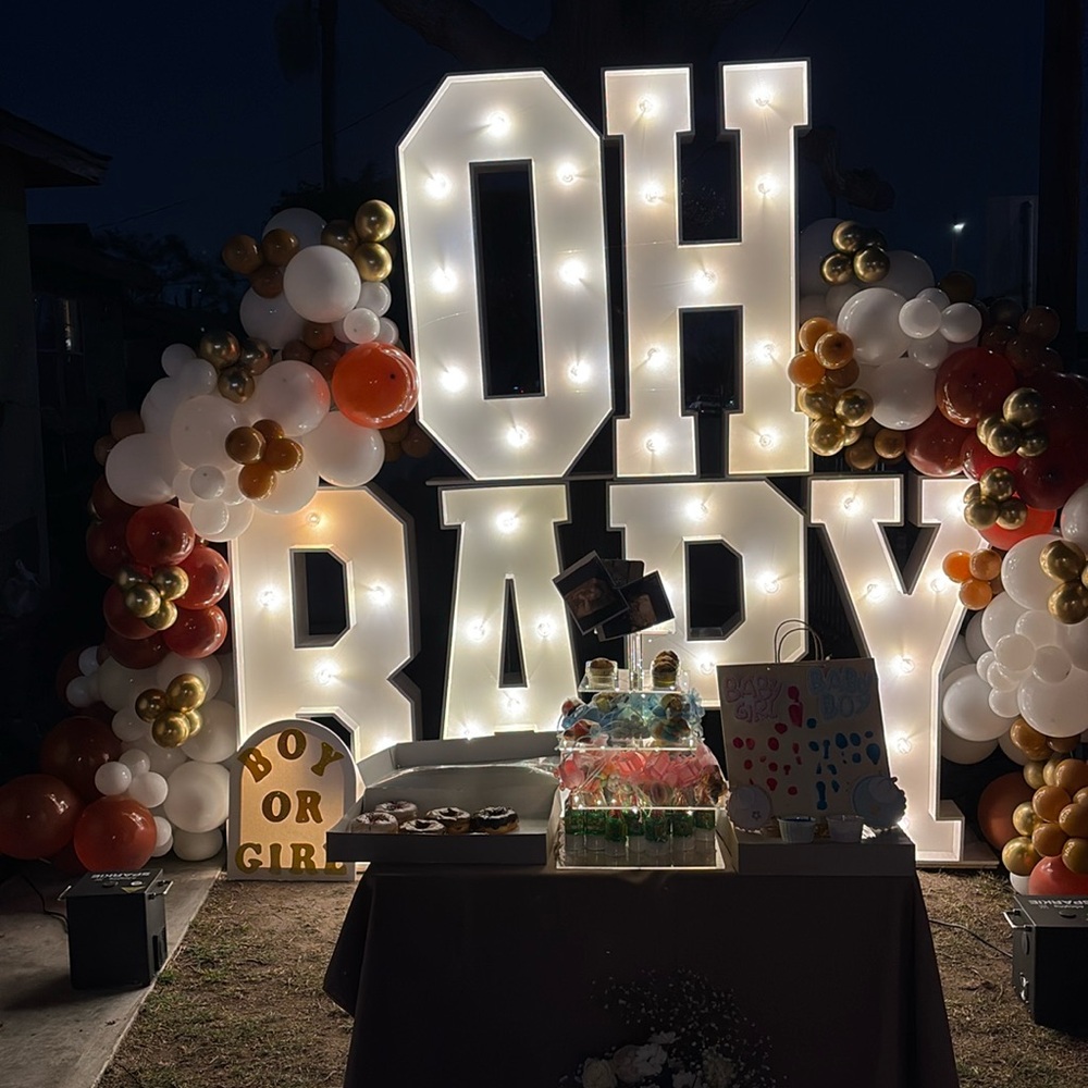 , I'm a balloon decorator at your service.  service in the Los Angeles area.